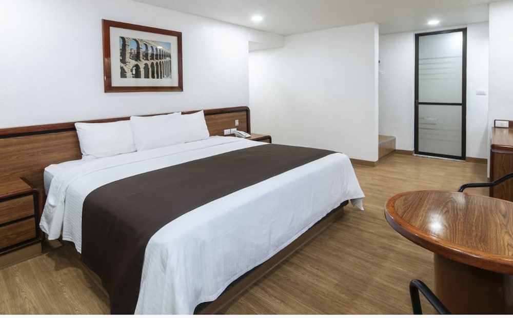 Hotel San Lucas 22/66