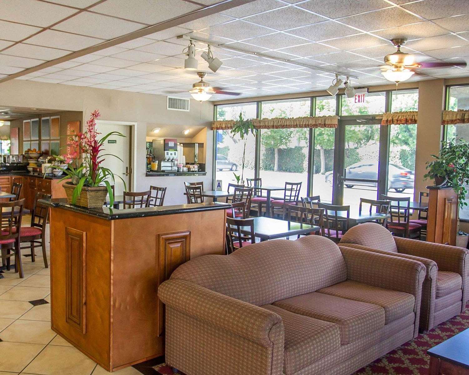 Quality Inn Riverside Near UCR and Downtown 24/32