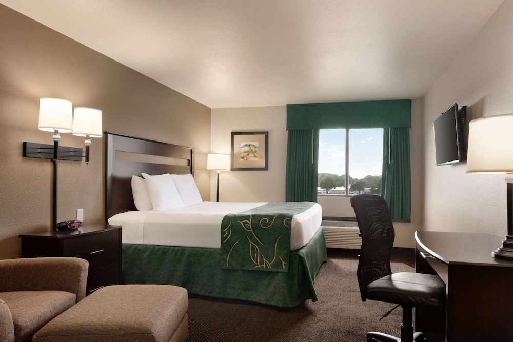Baymont By Wyndham Wellington 11/25