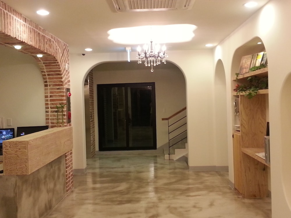 Nomad Pension In Jeju 8/62