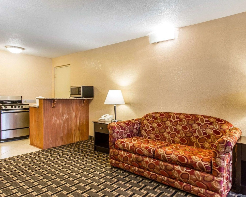 Quality Inn Ada near University 10/43