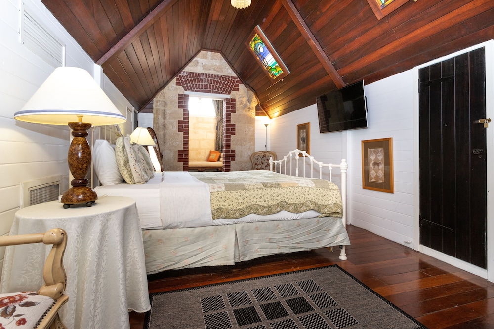 Fremantle Bed And Breakfast 12/45