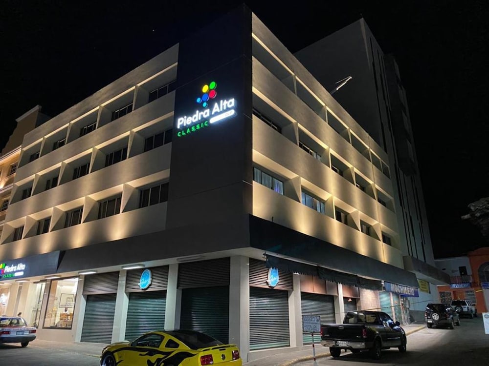 Hoteles Piedra Alta by De Los Perez 41/48