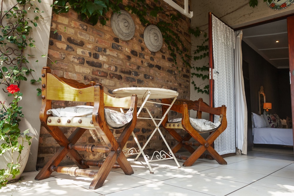 Town And Country Guest House 7/50