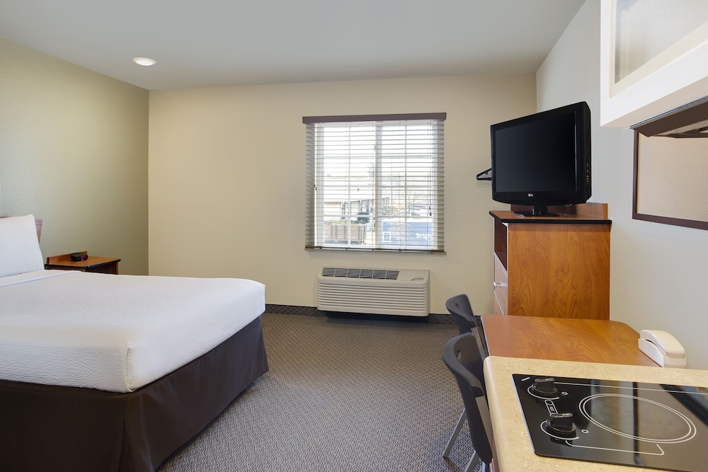 WoodSpring Suites Washington DC Andrews AFB 13/25