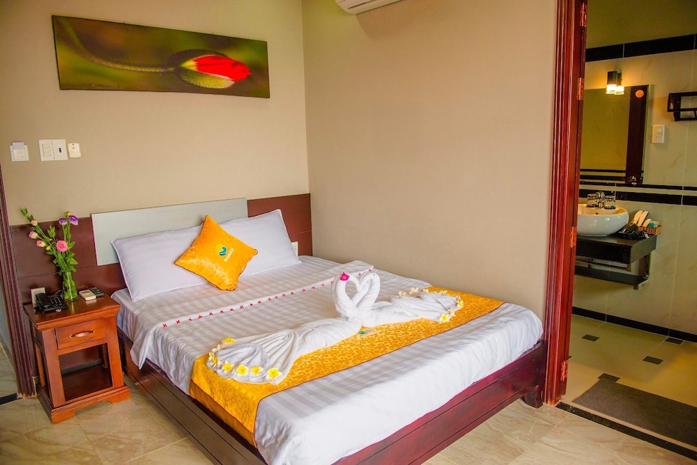 DELUXE, DOUBLE BED, BEACH FRONT