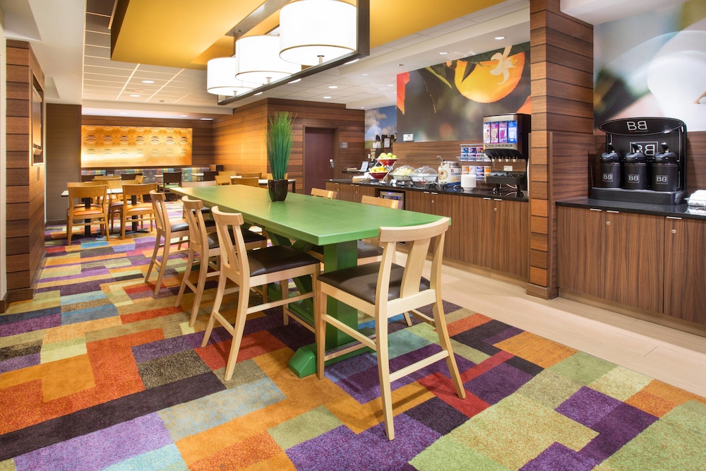 Fairfield Inn Suites Boston Milford 18/24