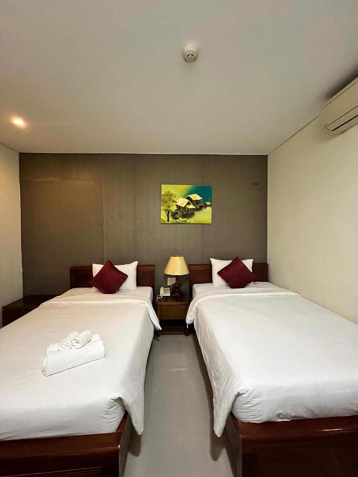 Superior, Twin Beds, No Window