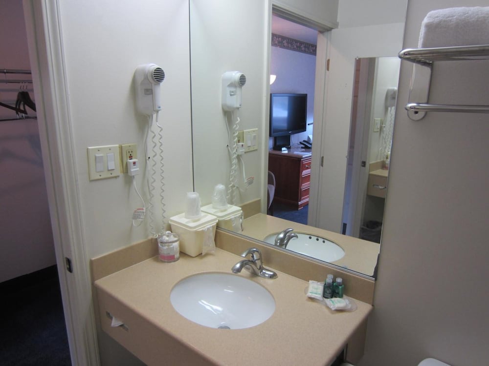Cherry Orchard Inn 6/45