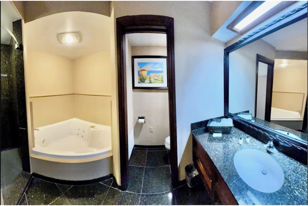 Hamilton Inn Select Beachfront 64/64