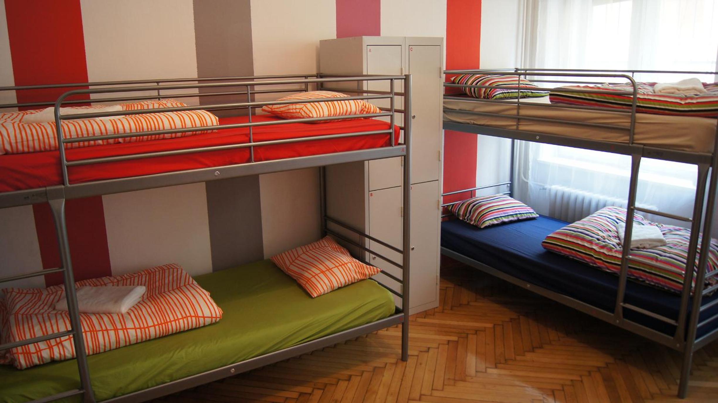 Mixed Dorm, 8 People, 4 Bunk Beds
