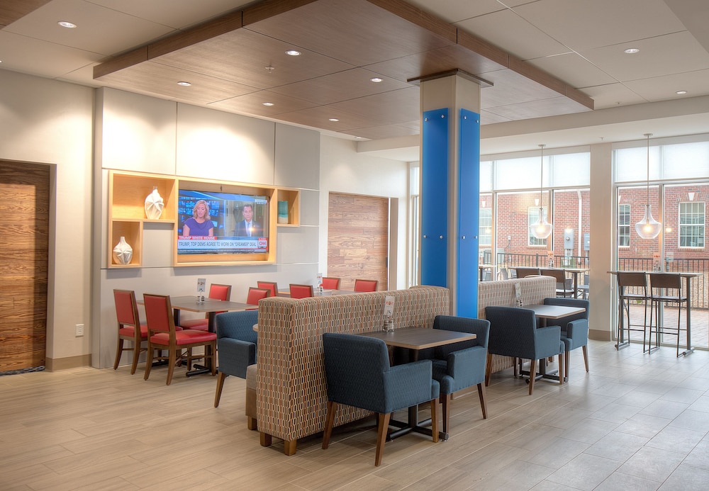Holiday Inn Express Suites Fort Mill 56/62