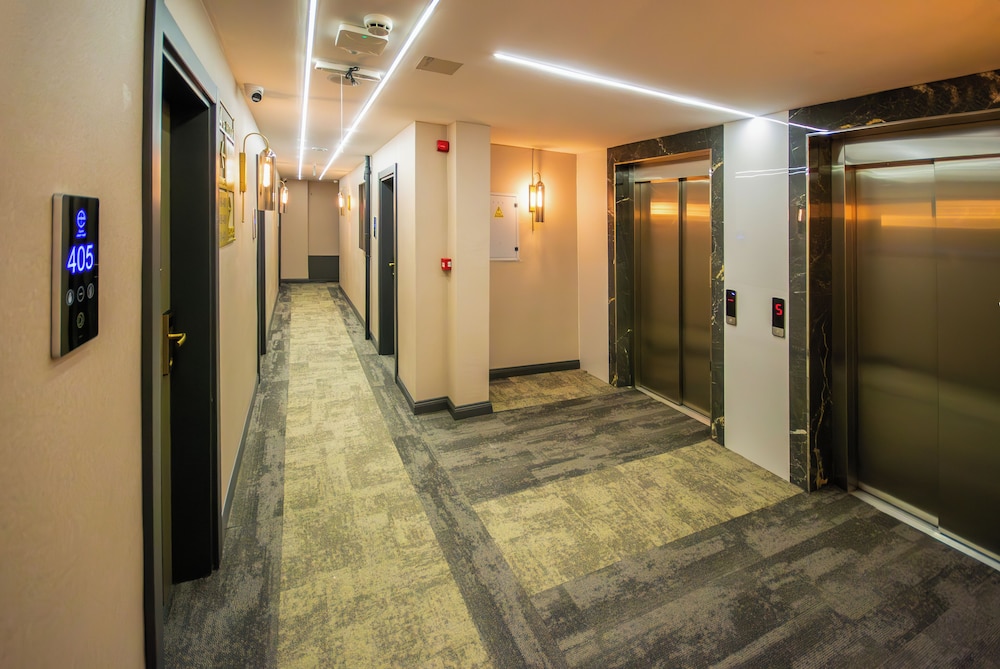 Elysian Airport Hotel & Restaurant 1/50