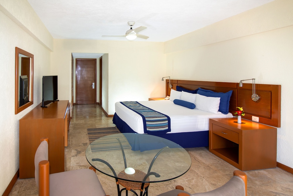 Plaza Pelicanos Grand Beach Resorts 13/65