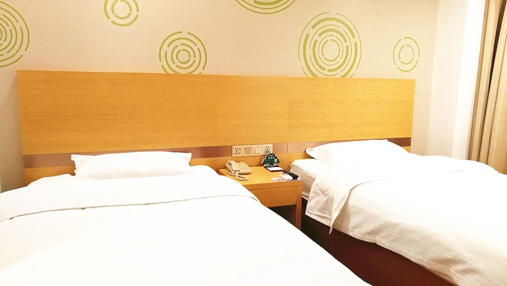 GreenTree Inn Shanghai Jingan Railway Station Xinzha Road Business Hotel 13/17