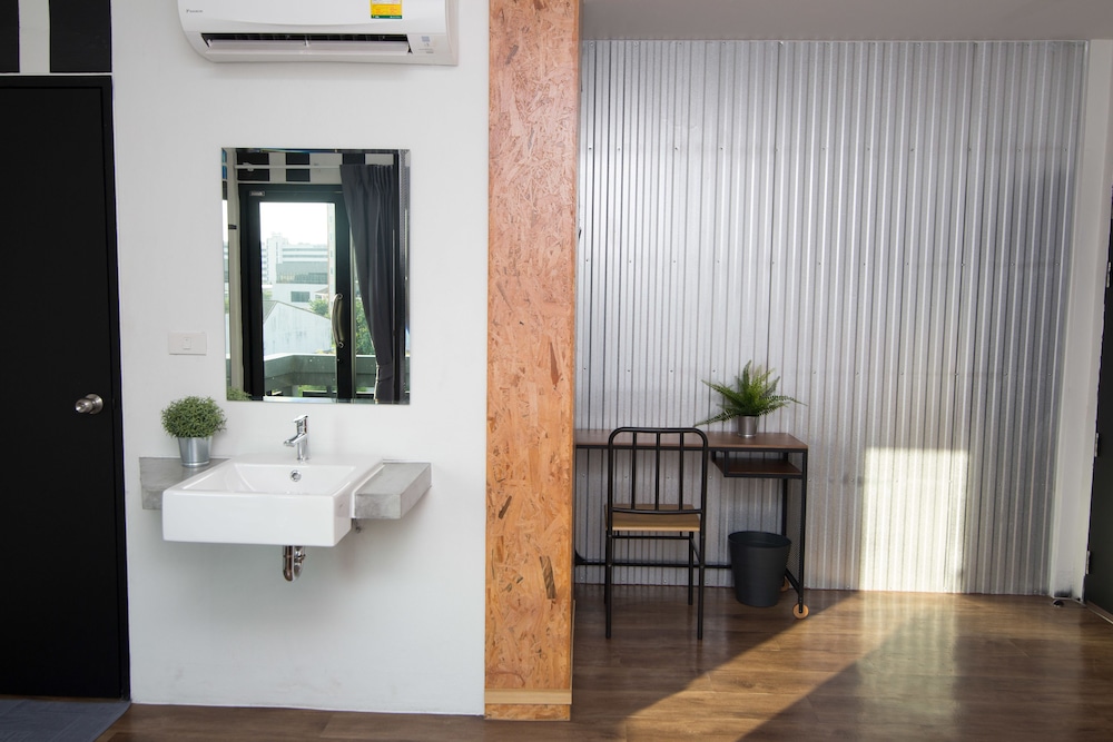 The Arbern Hostel x Bistro 44/50