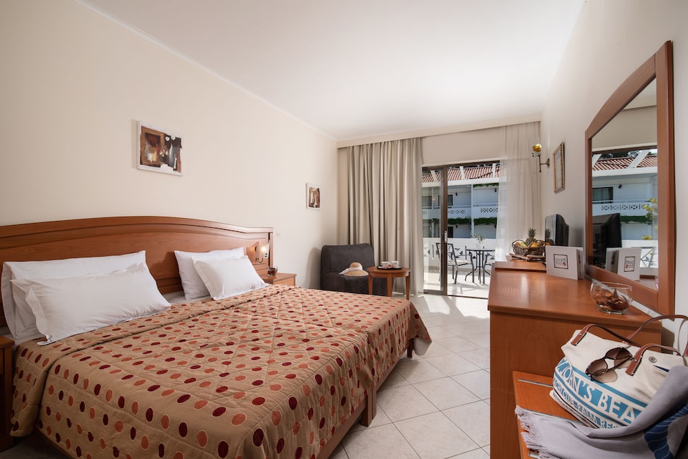 Porfi Beach Hotel 11/36