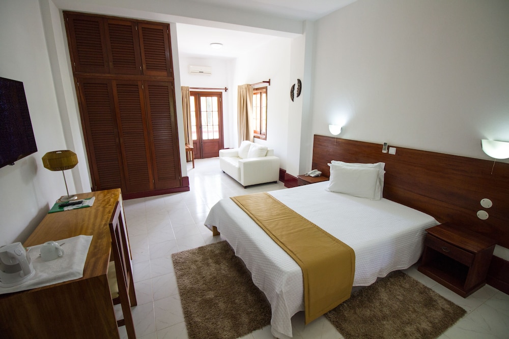 Hotel Praia 33/85