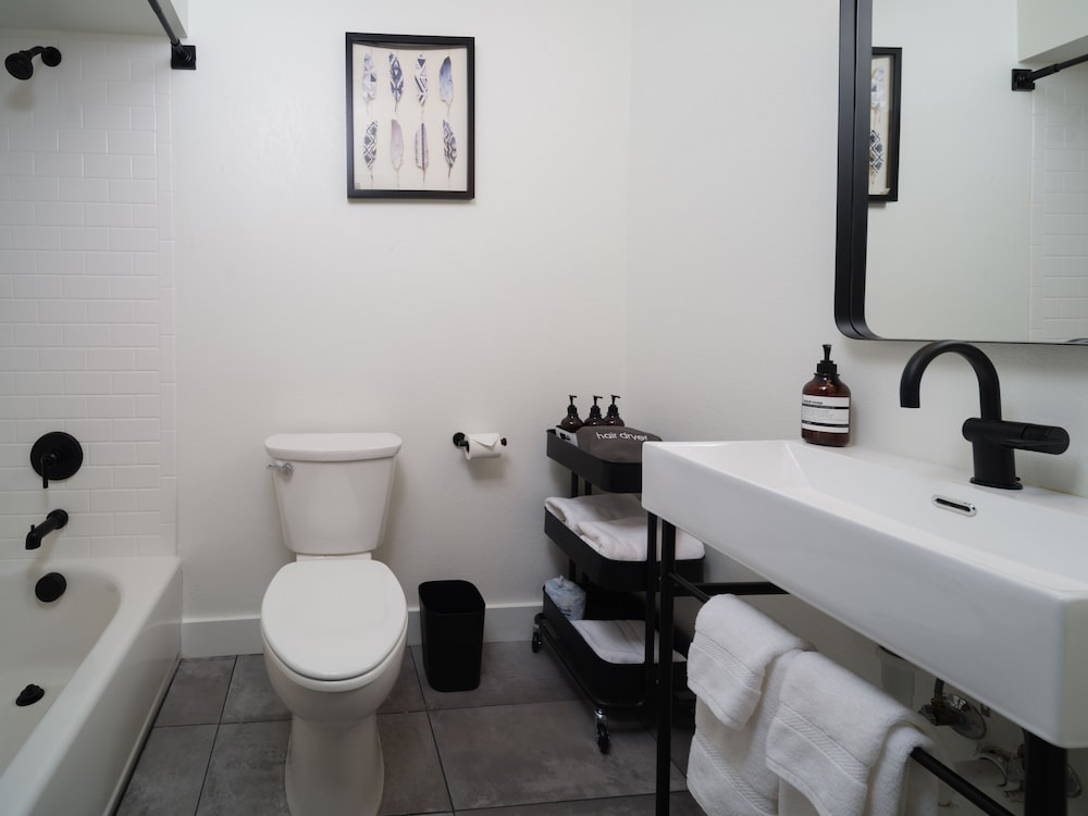KNIGHTS INN PENDLETON(FORMERLY TRAVELERS INN) 27/28