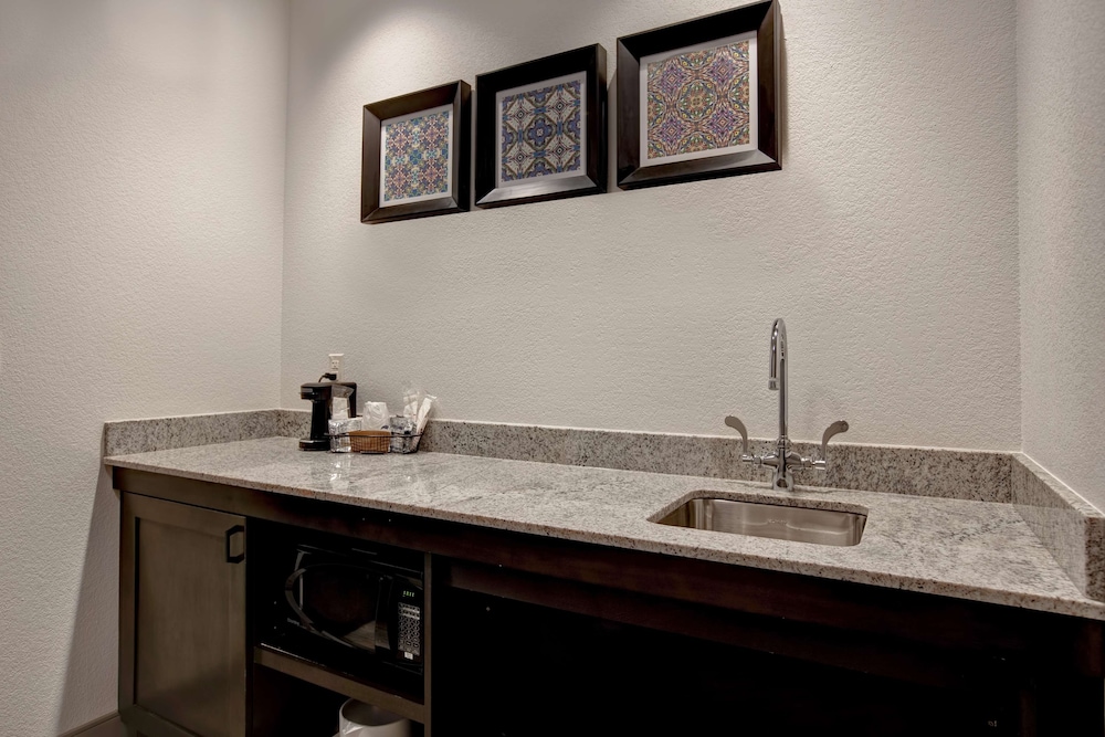 Hampton Inn & Suites San Antonio Riverwalk 56/77