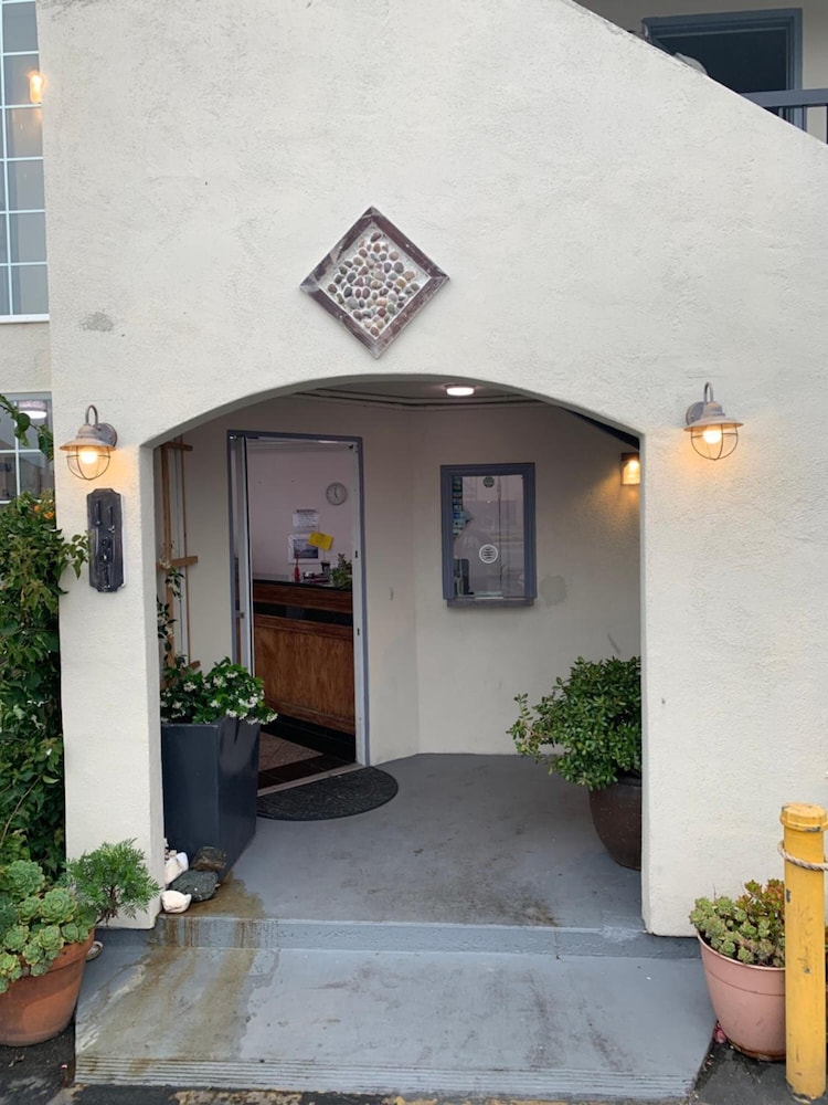 Economy Inn Monterey 5/31