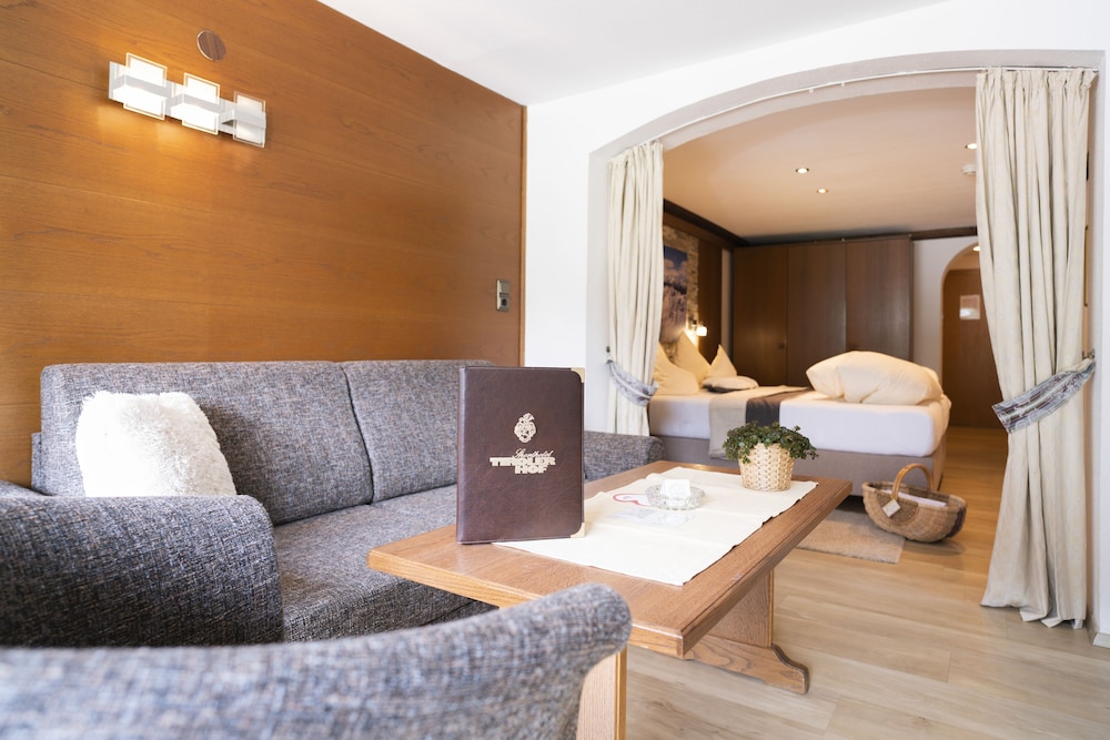 BEAUTY & SPORTHOTEL TIROLERHOF 38/50