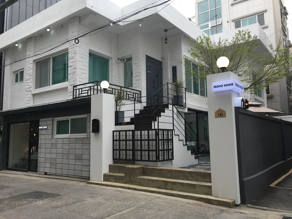 Mono House Hongdae 2 2/71
