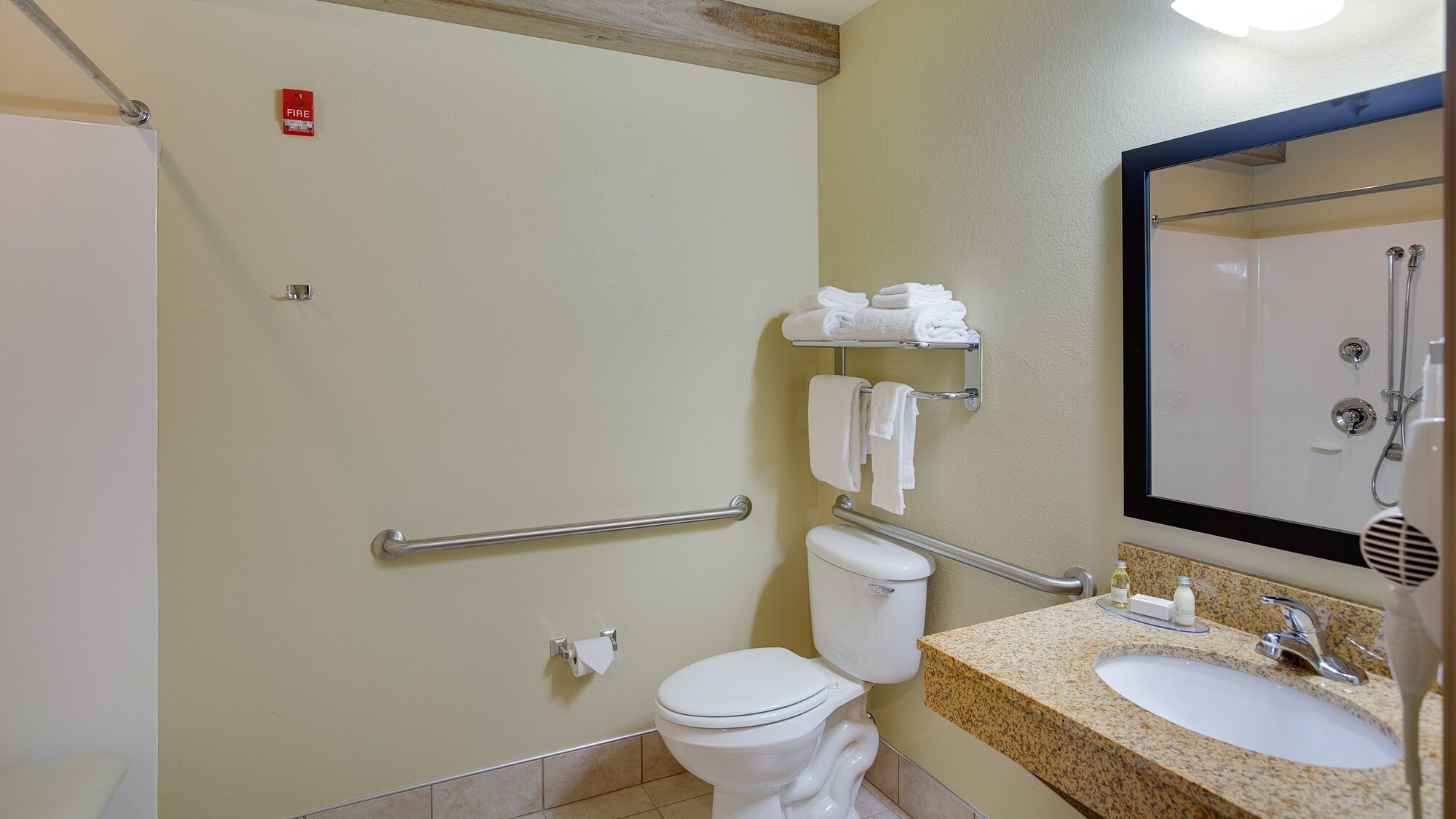 غرفة بسريرين كوين لذوي الإعاقة، Cobblestone Inn & Suites Durand 3/7