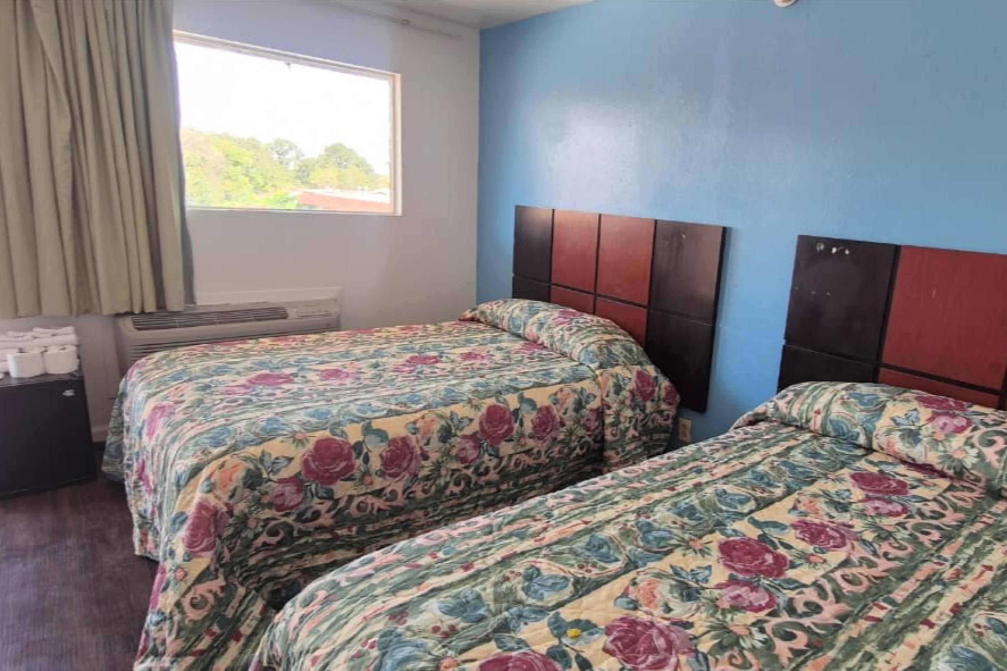 Room at Desert Sands Denton near UNT I 35 TX, DENTON - TX