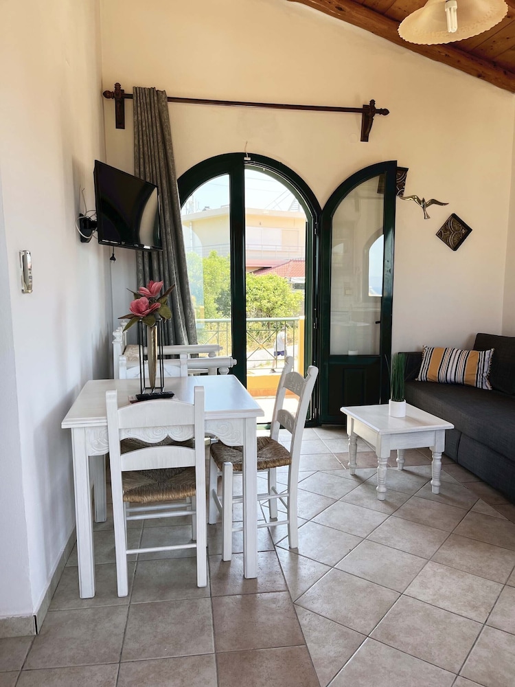 Skandalis Traditional Suites 21/50