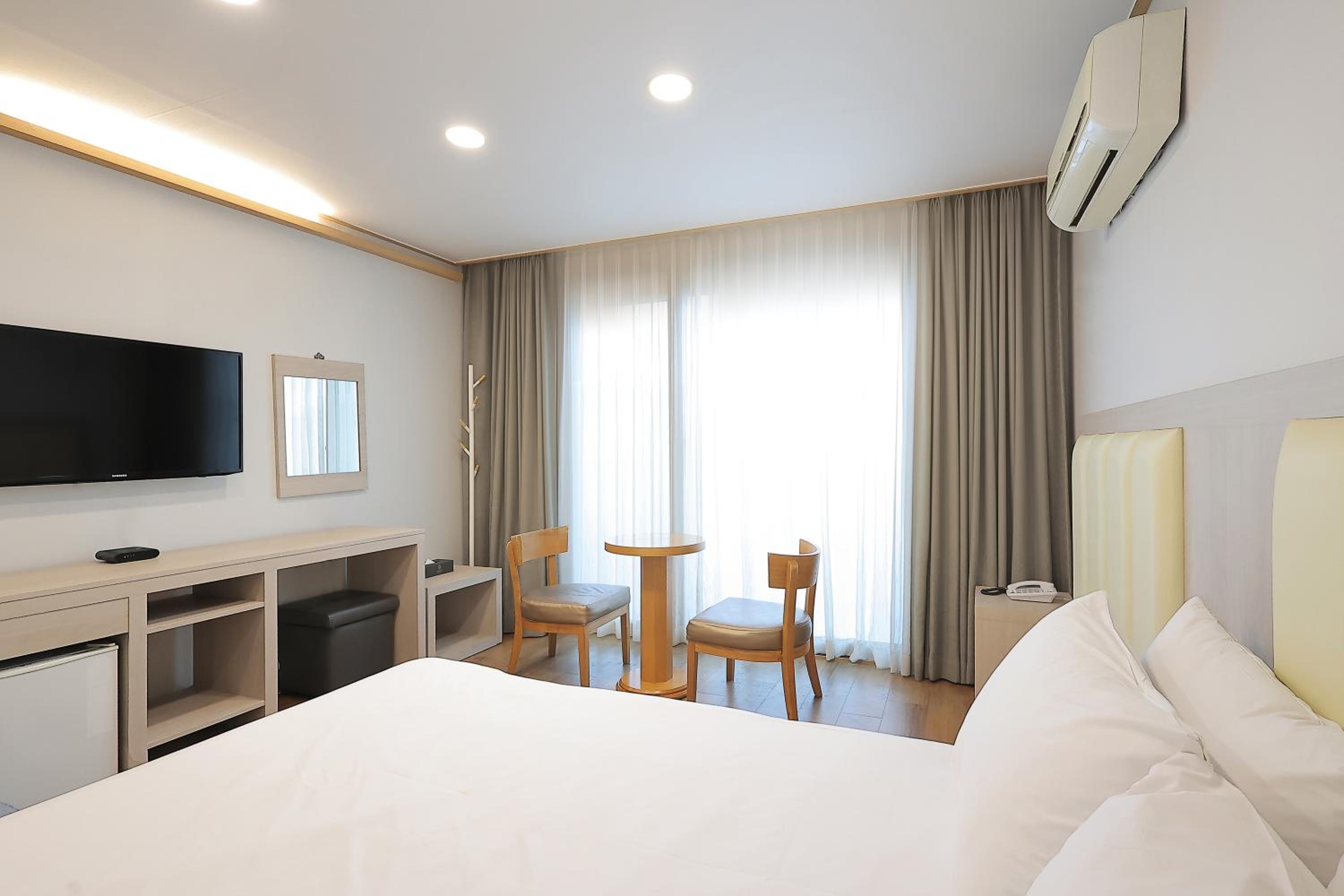 غرفة بسرير مزدوج بشرفة، Shin Shin Hotel Jeju City 10/10