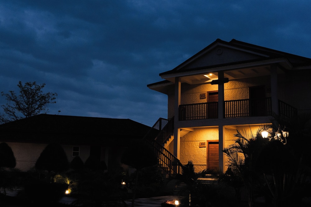 River Bank Jungle Resort in BHARATPUR - NP