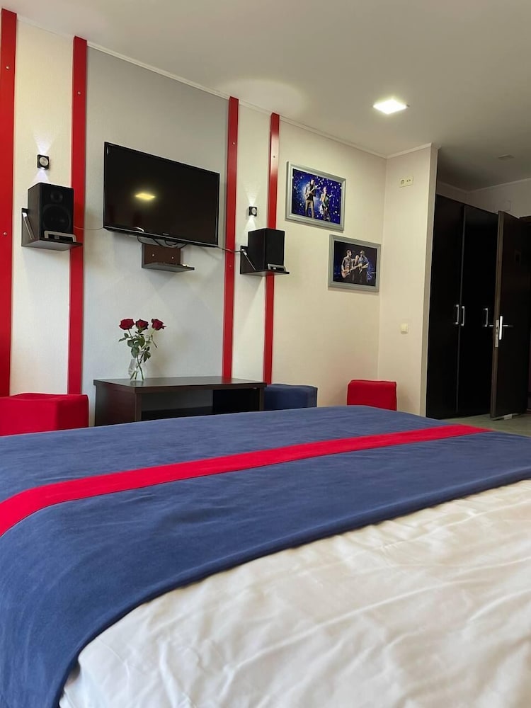 ROCK HOTEL FIRST LINE 25/80