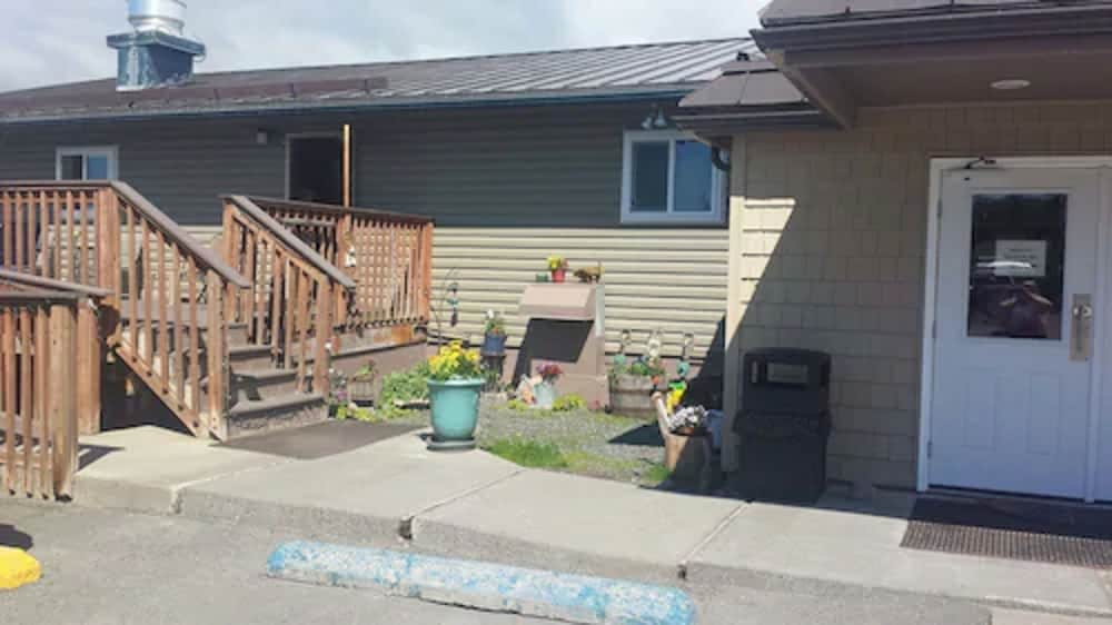 Beluga Lake Lodge 16/25