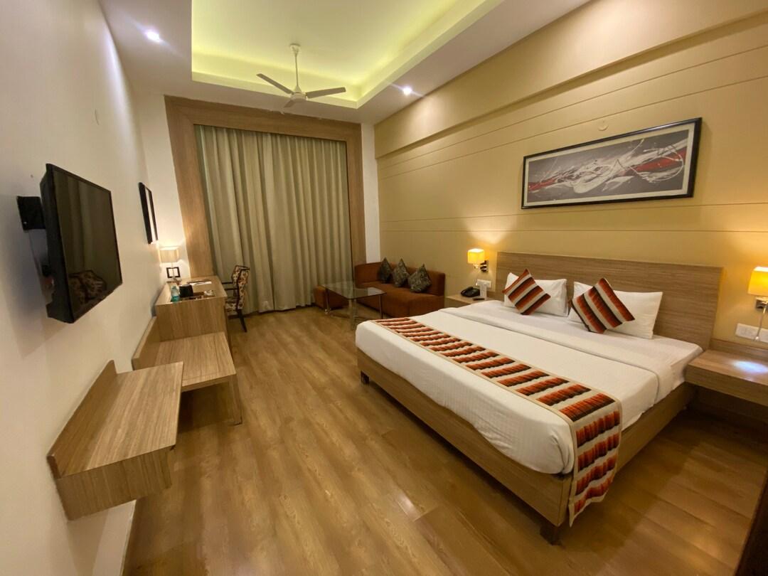 Hotel K.C. Cross Road 15/50