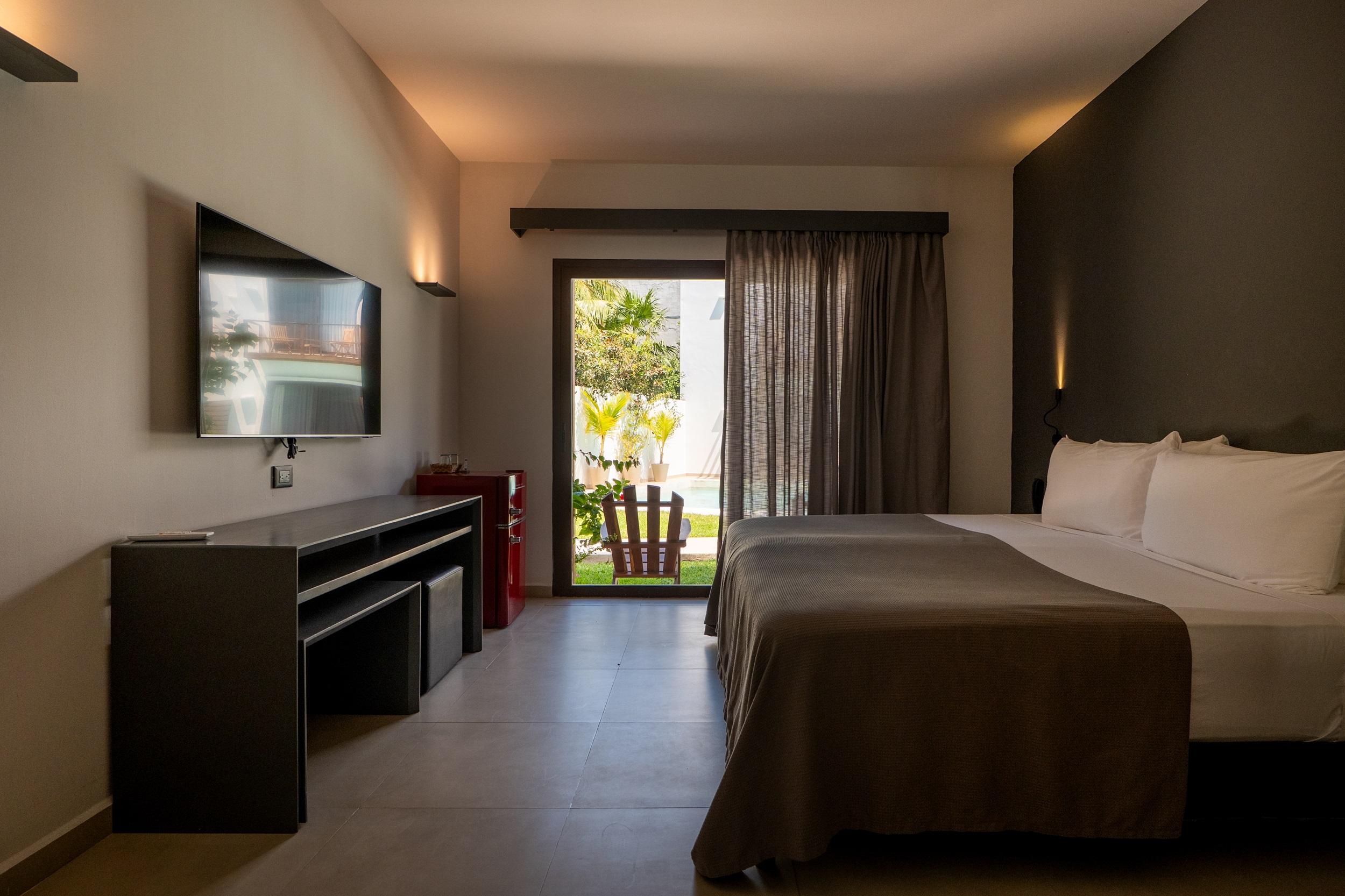 Standard, King Bed, Garden View, Balcony or Terrace