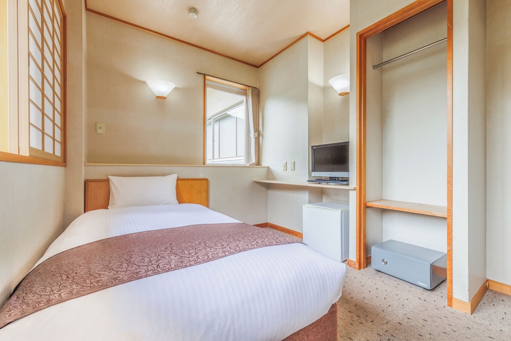 ROOM, SINGLE