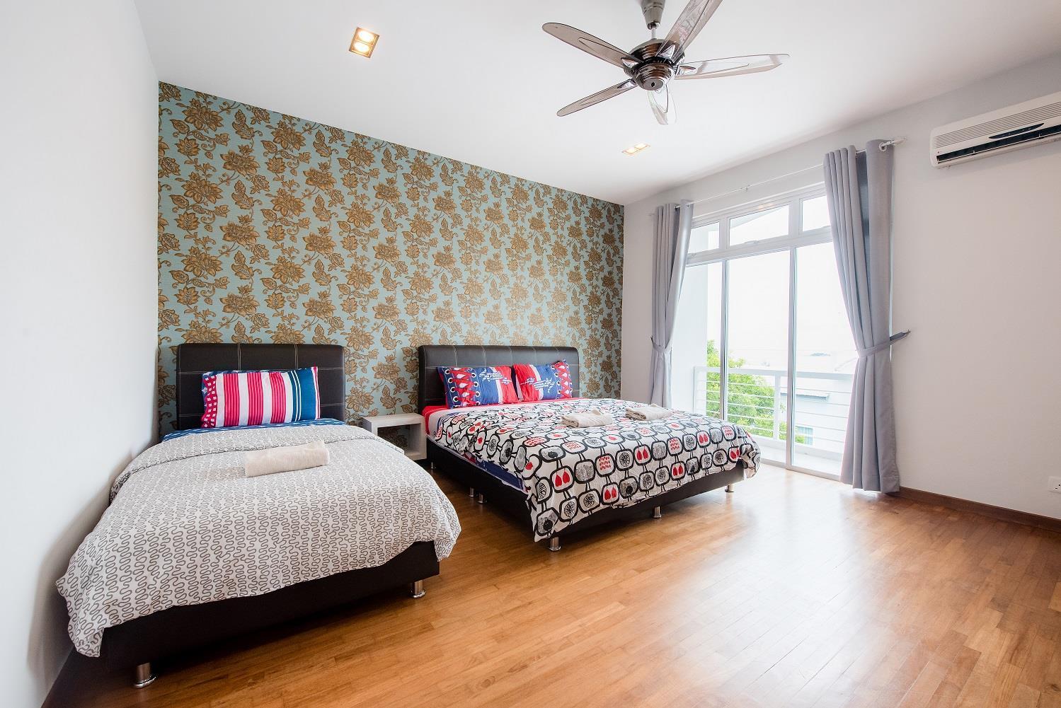 6 Bedrooms, Villa