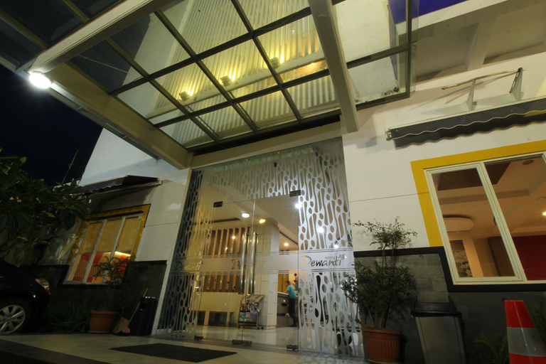Dewanti Hotel Cirebon 2/11