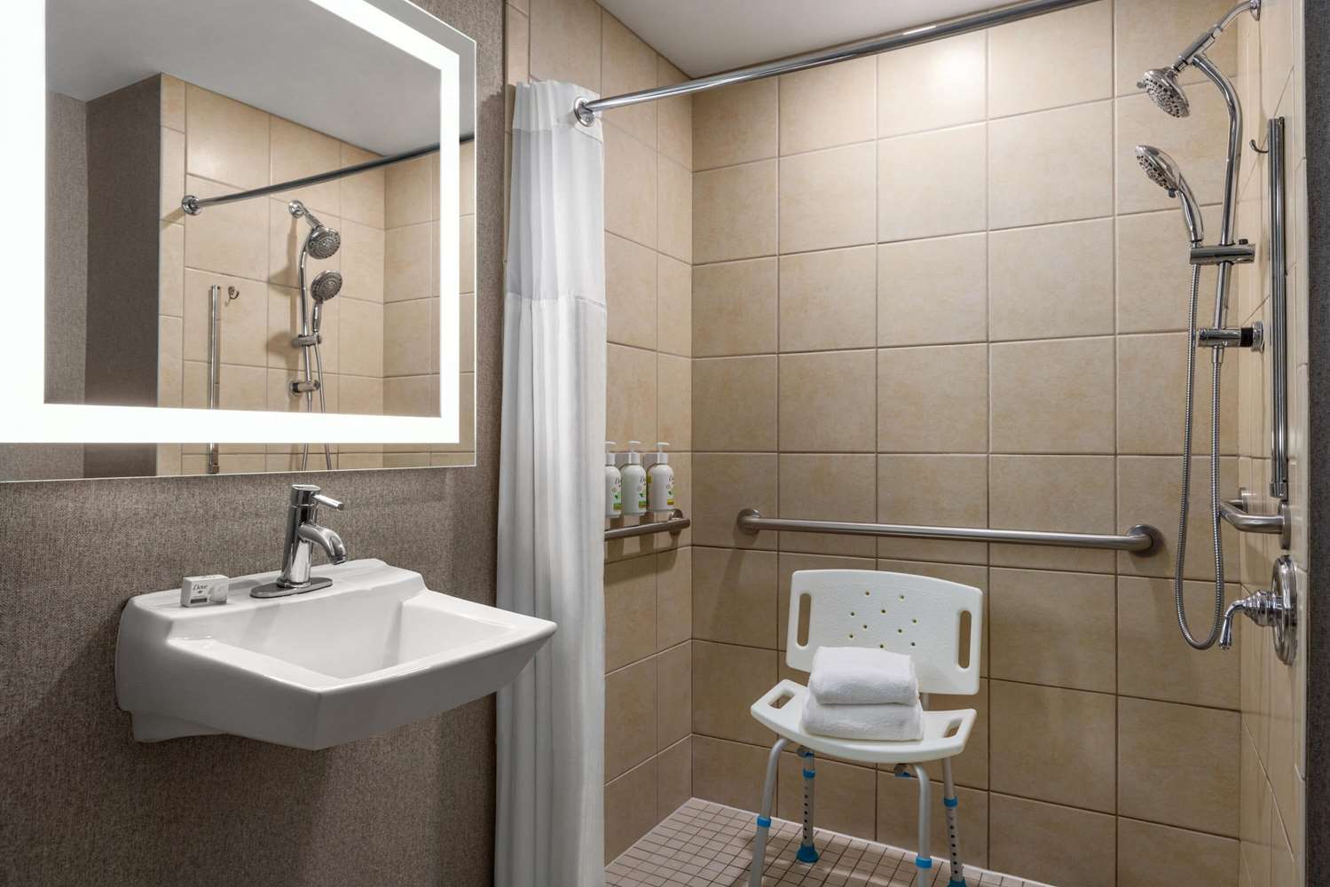 La Quinta Inn And Suites by Wyndham Mt. Laurel - Philadelphia 59/62