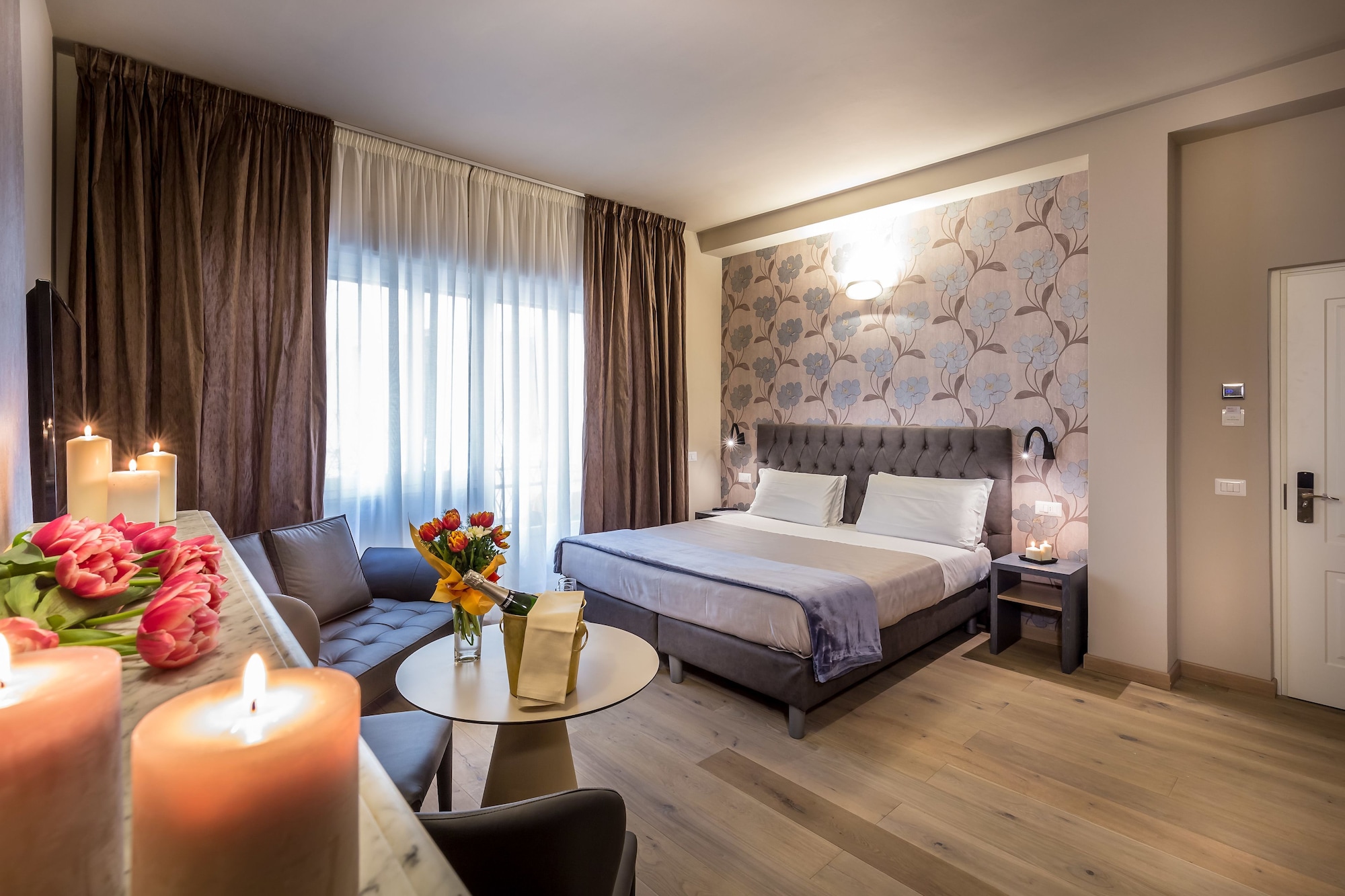 DELUXE, QUEEN BED