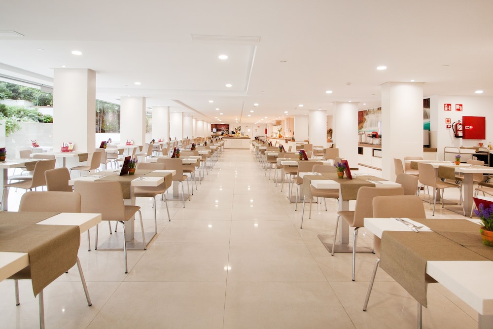 Globales Panama - Adults Only 24/32