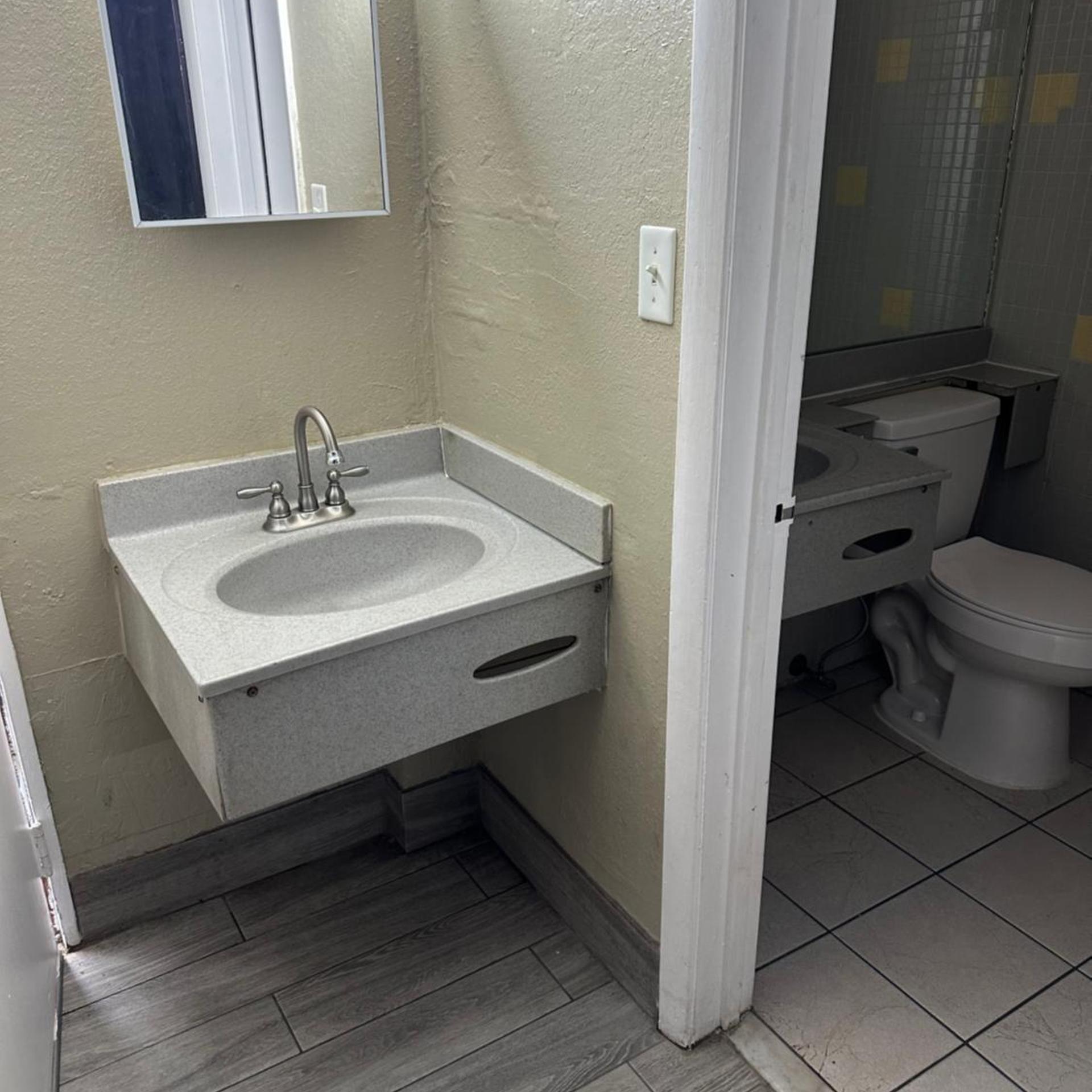 Amerihill Inn Suites Greensboro 33/41