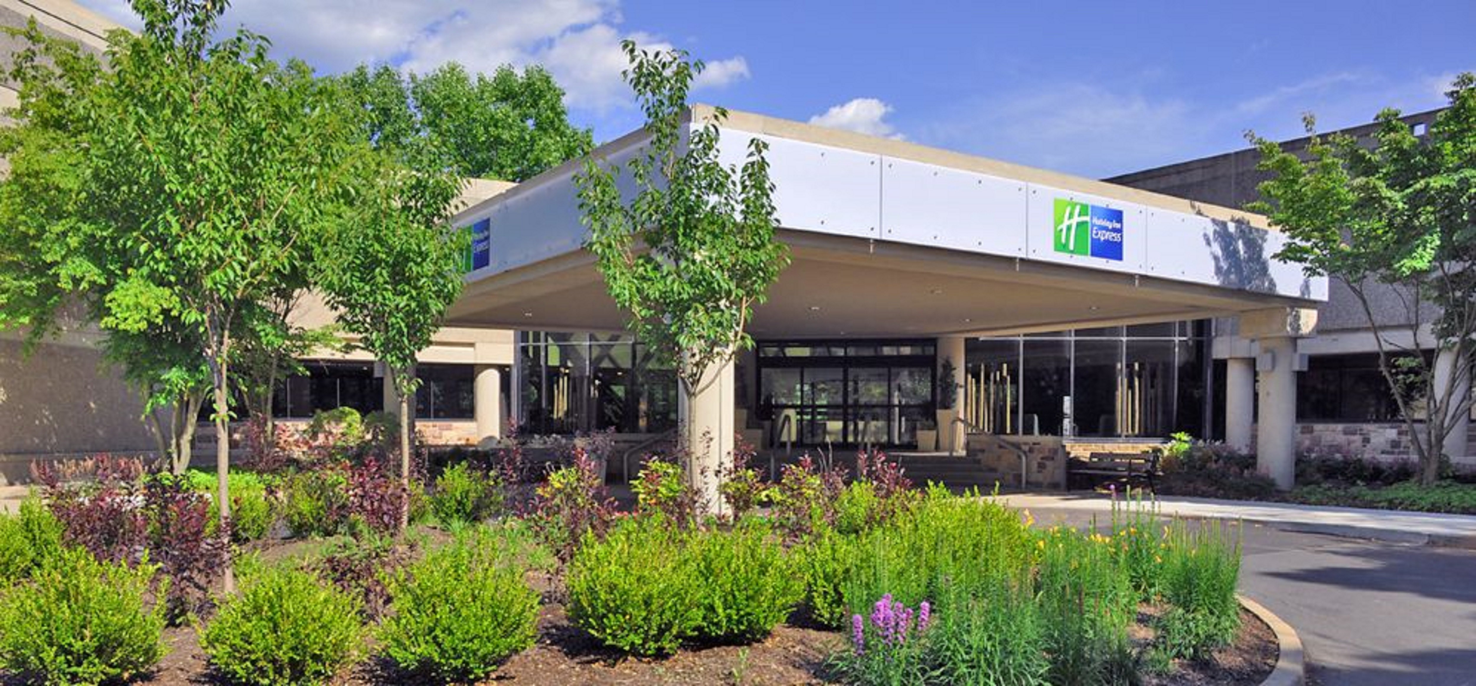 HOLIDAY INN EXPRESS PRINCETON SOUTHEAST 3/69