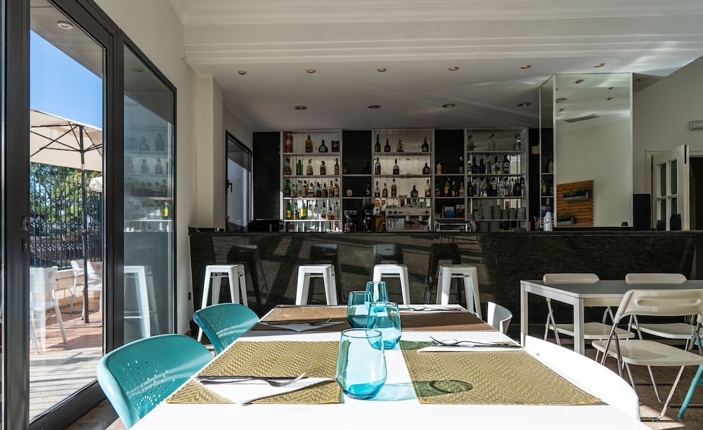 Hotel Checkin Valencia Ciscar 42/64