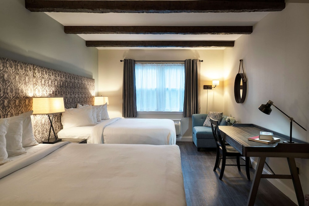 The Century House Ascend Hotel Collection 5/40