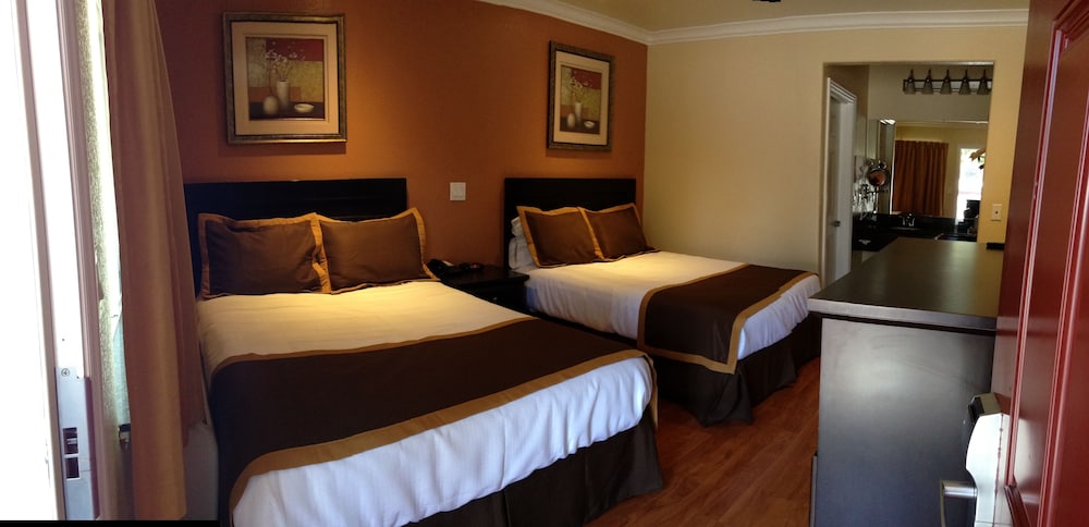Monterey Surf Inn 18/40