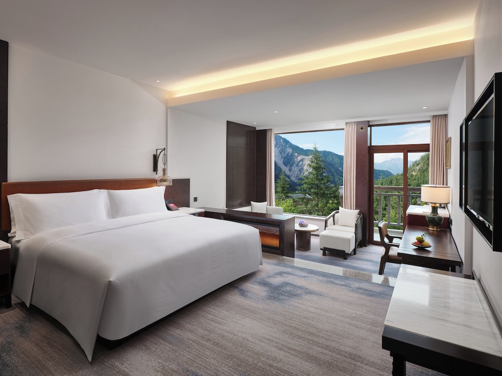 Classic, King Bed, Balcony