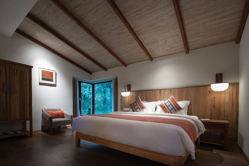 The Apsara Lodge 24/75