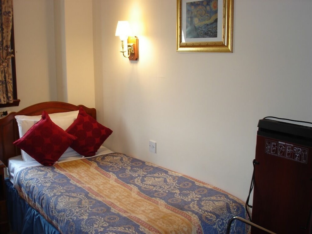 Kings Park Hotel 7/56